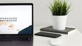 Photo Laptop on beach