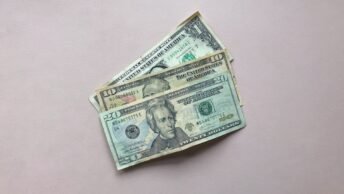 Photo money while traveling