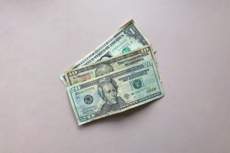 Photo money while traveling