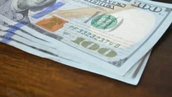 Photo money while traveling