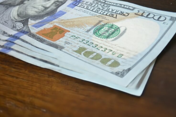 Photo money while traveling